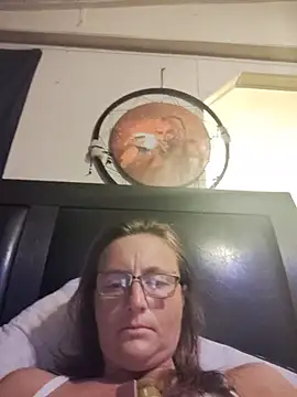 Snapshot of Queenle91 chatting on May 16, 12:29 am Queenle91 online show from May 16, 12:29 am