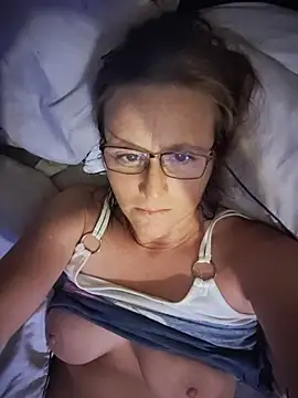 Snapshot of Queenle91 chatting on May 17, 3:15 am Queenle91 online show from May 17, 3:15 am