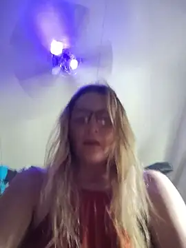 Snapshot of Queenle91 chatting on July 5, 5:42 pm Queenle91 online show from July 5, 5:42 pm