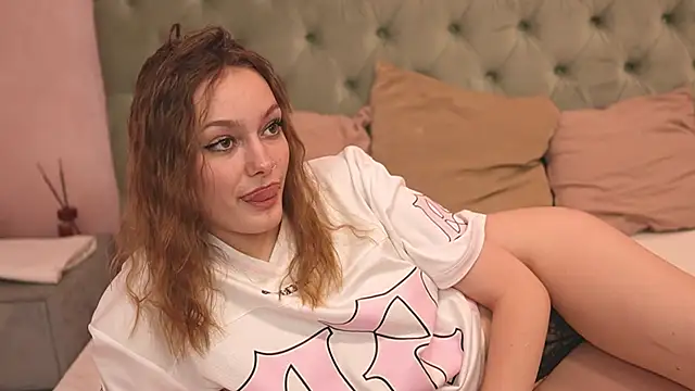 Snapshot of LeilaBie chatting on July 21, 7:38 pm LeilaBie online show from July 21, 7:38 pm