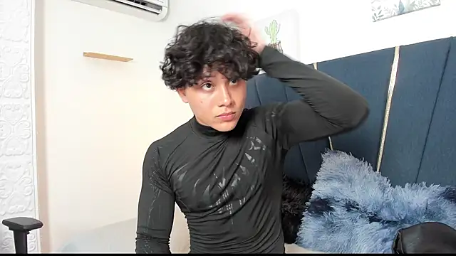 Snapshot of latin_beast4 chatting on May 19, 7:53 pm latin beast4 online show from May 19, 7:53 pm