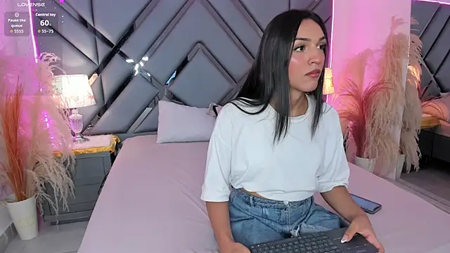 Snapshot of MadisonHerrera chatting on May 13, 4:48 pm MadisonHerrera online show from May 13, 4:48 pm
