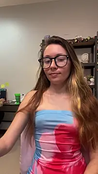 Snapshot of Mini_girl_do_it_better chatting on June 5, 10:04 pm Mini girl do it better online show from June 5, 10:04 pm