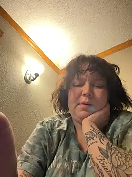 Snapshot of LilithNyxx chatting on May 7, 5:35 am LilithNyxx online show from May 7, 5:35 am