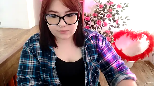 Snapshot of KarolinasHot chatting on June 14, 1:24 pm KarolinasHot online show from June 14, 1:24 pm