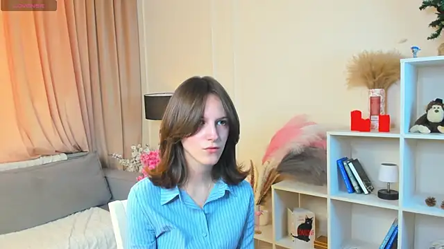 Snapshot of CortneyCagey chatting on May 24, 7:24 am CortneyCagey online show from May 24, 7:24 am