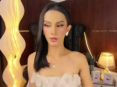 Estella Hilton online show from June 19, 10:52 am