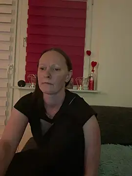 Snapshot of LindaLee90 chatting on June 25, 8:24 pm LindaLee90 online show from June 25, 8:24 pm