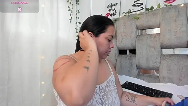 EmmyBellamy online show from June 11, 1:31 pm