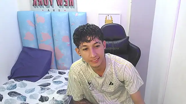 Snapshot of liam_play chatting on June 2, 3:08 am liam play online show from June 2, 3:08 am