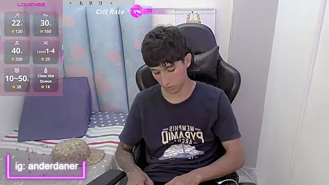 Snapshot of liam_play chatting on June 21, 4:04 am liam play online show from June 21, 4:04 am