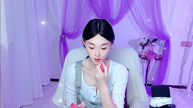 Snapshot of Tili_Lucky chatting on July 8, 12:59 am Tili Lucky online show from July 8, 12:59 am