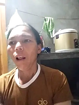 Snapshot of Min-meo chatting on May 13, 9:55 pm Min-meo online show from May 13, 9:55 pm