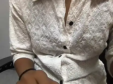 Snapshot of Maanvi_Gill chatting on June 7, 7:01 am Maanvi Gill online show from June 7, 7:01 am