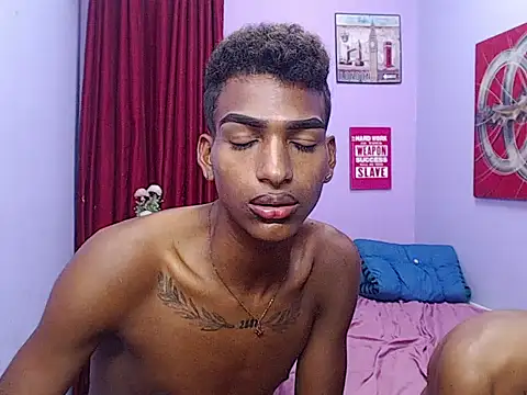 Snapshot of black_twinks chatting on May 9, 3:34 am black twinks online show from May 9, 3:34 am