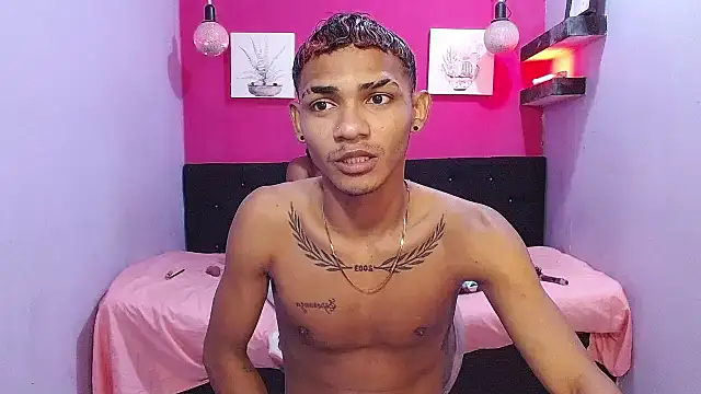 Snapshot of black_twinks chatting on June 24, 2:43 am black twinks online show from June 24, 2:43 am