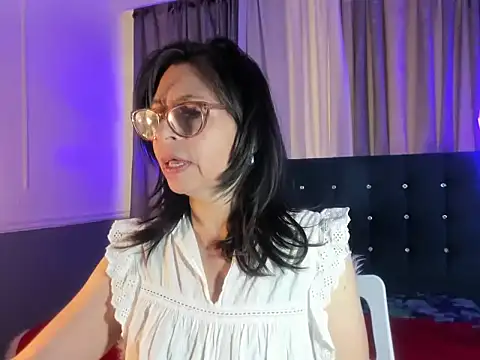 Snapshot of lena_gray chatting on May 17, 1:51 pm lena gray online show from May 17, 1:51 pm