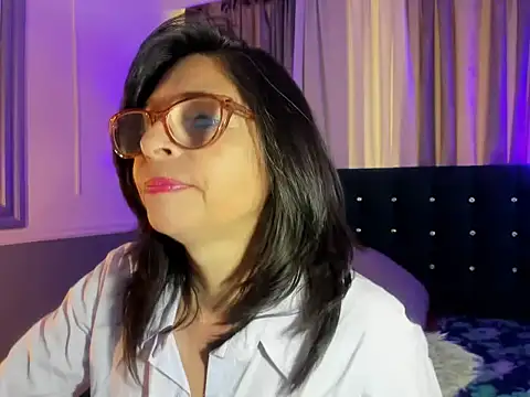 Snapshot of lena_gray chatting on May 18, 2:12 pm lena gray online show from May 18, 2:12 pm