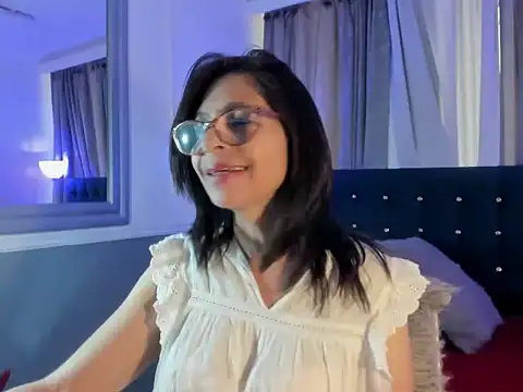Snapshot of lena_gray chatting on June 4, 4:57 pm lena gray online show from June 4, 4:57 pm