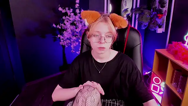 FoxxyyPolly online show from June 27, 5:56 am