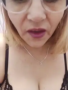 vitaminafranccesca online show from June 2, 2:30 pm