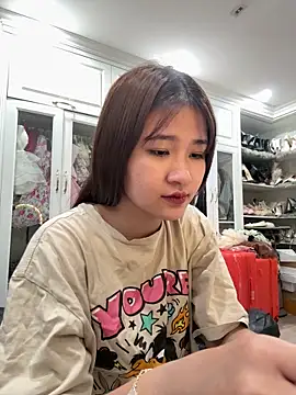 Snapshot of lynh_baby chatting on May 16, 11:53 am lynh baby online show from May 16, 11:53 am