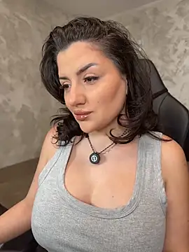 Snapshot of SophiePale chatting on February 22, 12:47 pm SophiePale online show from February 22, 12:47 pm