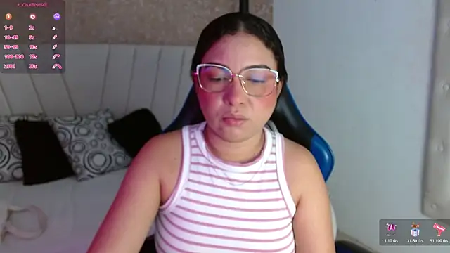 Snapshot of AliceSmity__ chatting on June 16, 12:08 pm AliceSmity online show from June 16, 12:08 pm