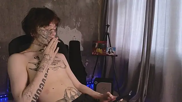 Snapshot of Emo___boy chatting on May 11, 9:26 am Emo boy online show from May 11, 9:26 am