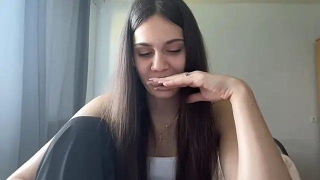 Snapshot of MaryRaven chatting on May 21, 1:51 pm MaryRaven online show from May 21, 1:51 pm