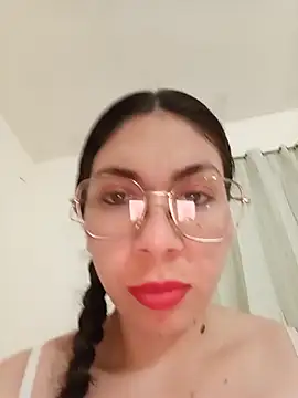 Snapshot of Mia_essence chatting on June 18, 10:47 pm Mia essence online show from June 18, 10:47 pm