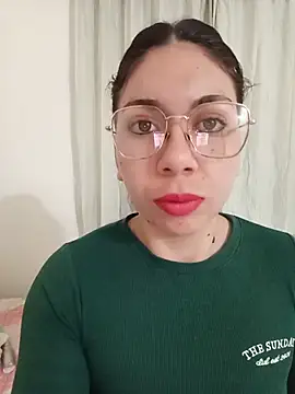 Snapshot of Mia_essence chatting on June 29, 12:05 pm Mia essence online show from June 29, 12:05 pm