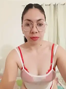 Snapshot of Mia_essence chatting on June 30, 1:45 pm Mia essence online show from June 30, 1:45 pm