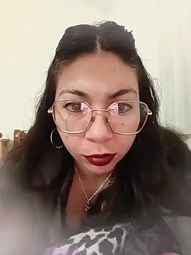 Snapshot of Mia_essence chatting on July 28, 11:05 am Mia essence online show from July 28, 11:05 am