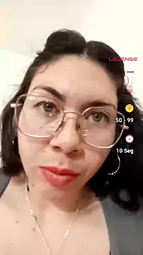 Snapshot of Mia_essence chatting on August 2, 3:21 pm Mia essence online show from August 2, 3:21 pm