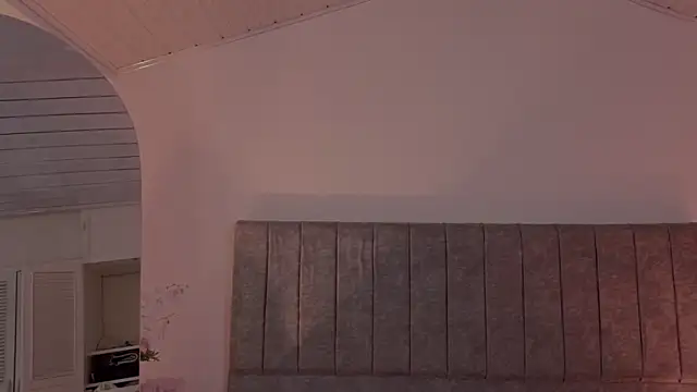 Snapshot of Antonella_1998 chatting on June 27, 1:06 pm Antonella 1998 online show from June 27, 1:06 pm