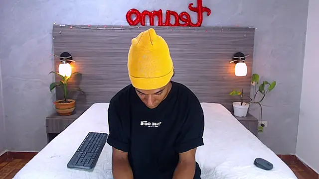 Dilan Hall online show from June 5, 8:03 pm