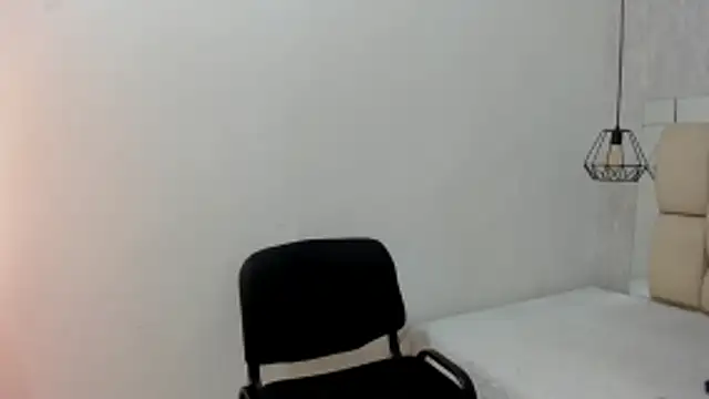 Snapshot of Bella_adamss_ chatting on June 23, 2:53 am Bella adamss online show from June 23, 2:53 am