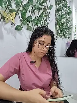 Snapshot of alanahot94 chatting on June 16, 3:47 pm alanahot94 online show from June 16, 3:47 pm