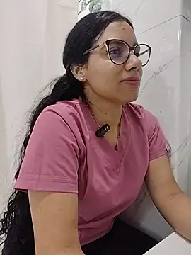 alanahot94 online show from August 6, 9:28 pm