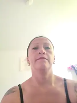 Snapshot of Vely_ chatting on June 17, 8:21 pm Vely online show from June 17, 8:21 pm