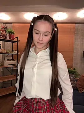 EvaHearts online show from May 9, 9:31 pm