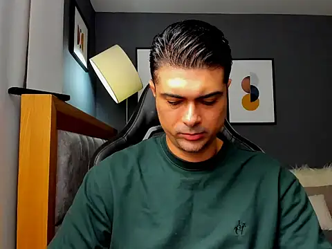 Snapshot of ZEI-001 chatting on June 1, 3:41 am ZEI-001 online show from June 1, 3:41 am