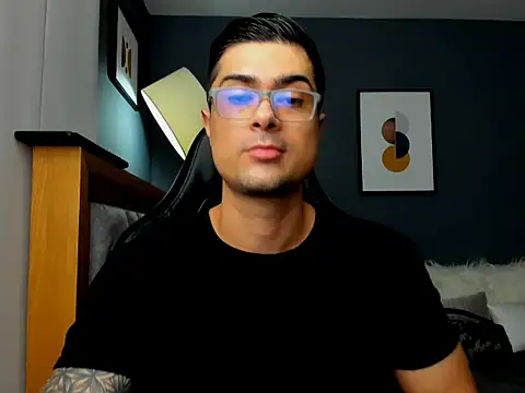 Snapshot of ZEI-001 chatting on June 1, 6:53 pm ZEI-001 online show from June 1, 6:53 pm