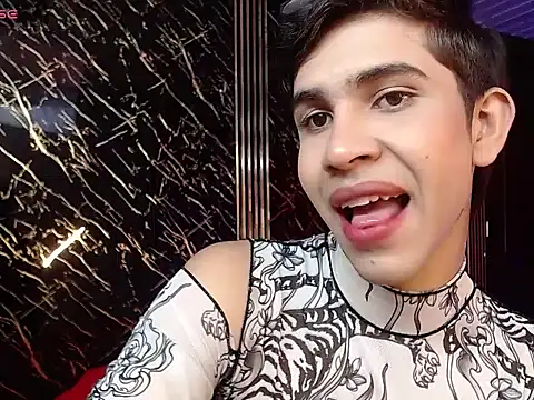Snapshot of joshua_saenz_ chatting on June 3, 8:14 pm joshua saenz online show from June 3, 8:14 pm