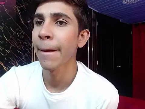 Snapshot of joshua_saenz_ chatting on June 4, 11:00 pm joshua saenz online show from June 4, 11:00 pm