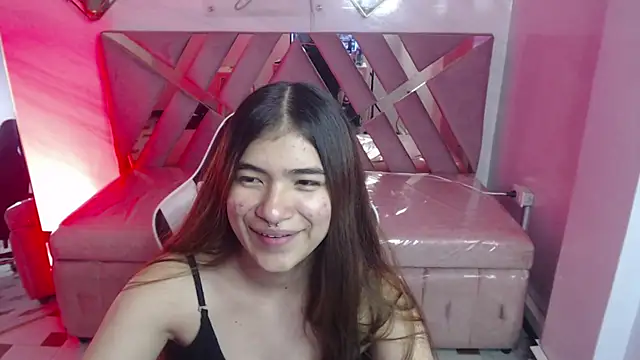 Snapshot of alesia_v_v chatting on May 29, 3:26 am alesia v v online show from May 29, 3:26 am