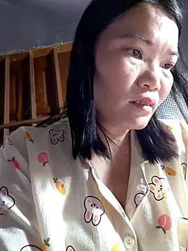 Snapshot of -Trici- chatting on June 5, 6:52 am -Trici- online show from June 5, 6:52 am
