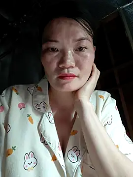 Snapshot of -Trici- chatting on June 8, 7:36 pm -Trici- online show from June 8, 7:36 pm