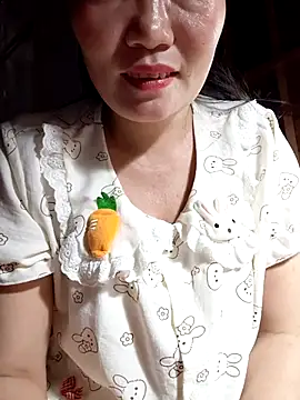 Snapshot of -Trici- chatting on June 12, 5:06 am -Trici- online show from June 12, 5:06 am